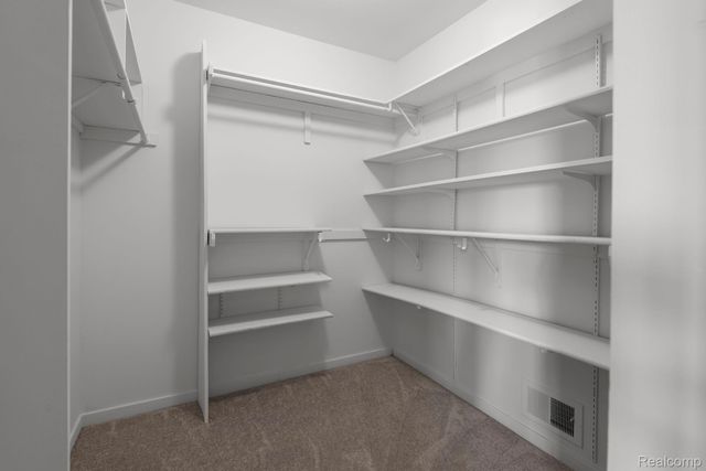 29709 Deer Run, Farmington Hills, MI 48331