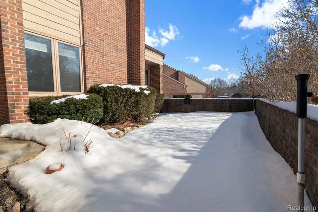 29709 Deer Run, Farmington Hills, MI 48331
