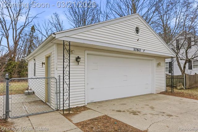 1060 Cross Street, Saginaw, MI 48602