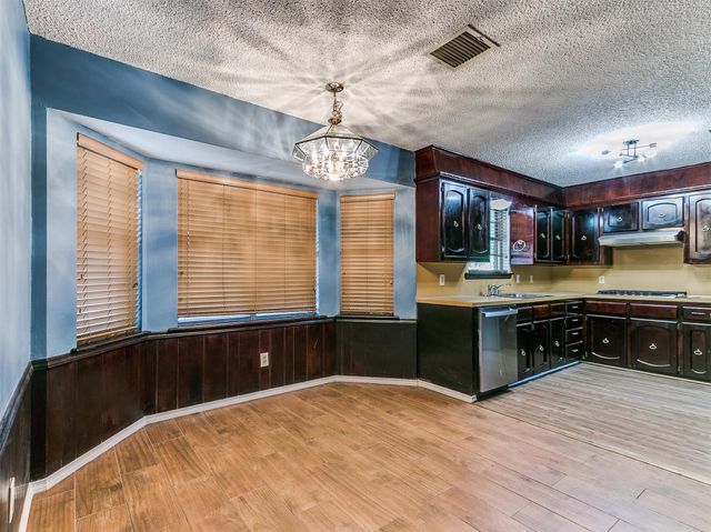10132 E 27TH Street, Tulsa, OK 74129