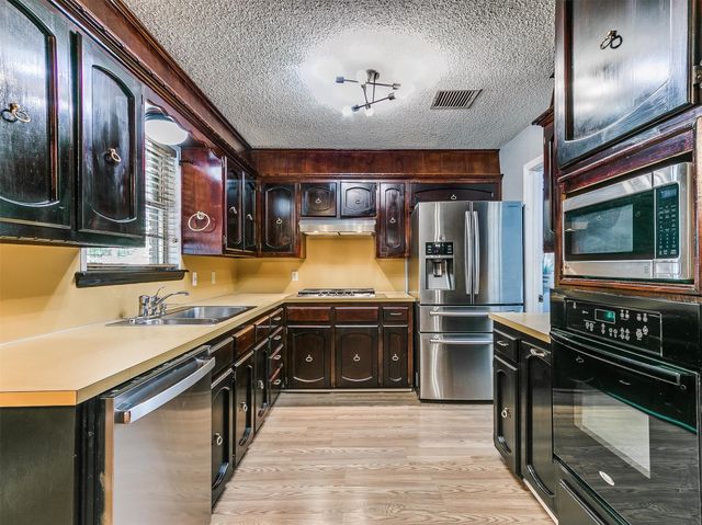 10132 E 27TH Street, Tulsa, OK 74129