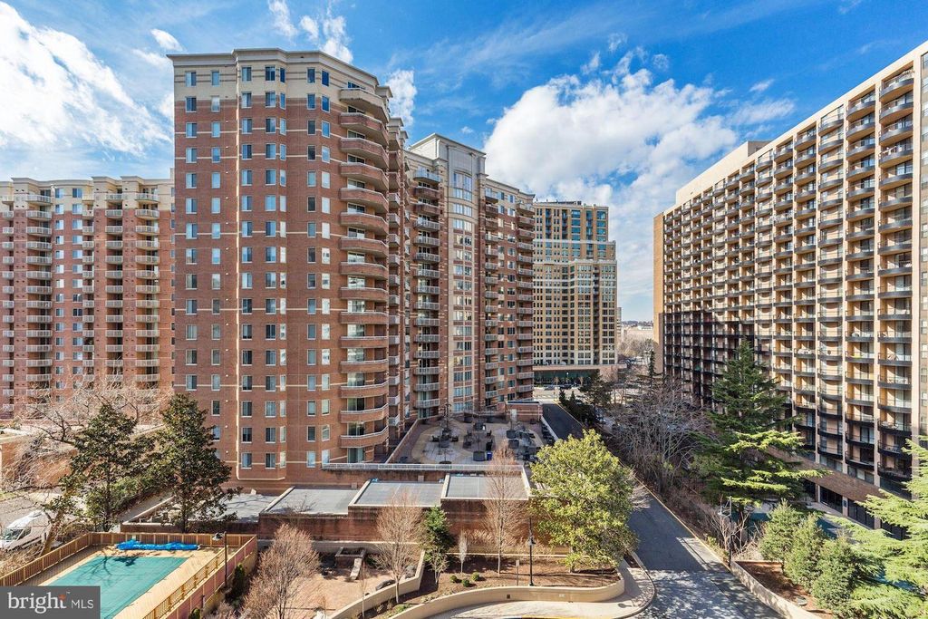 1211 S EADS ST S #711, Arlington, VA 22202
