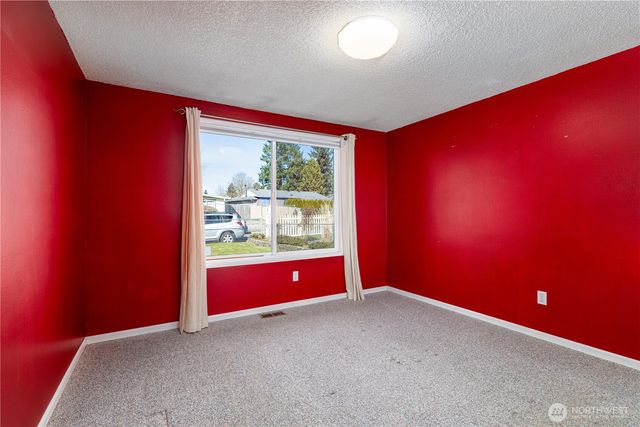 14215 SE 259th Place, Kent, WA 98042