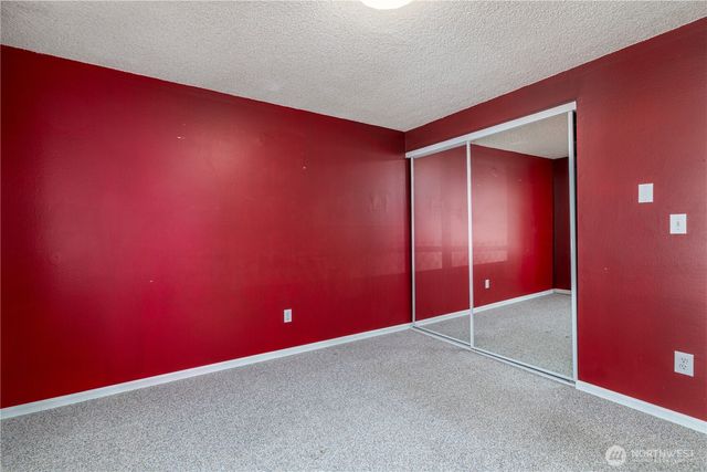 14215 SE 259th Place, Kent, WA 98042