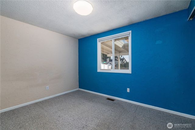 14215 SE 259th Place, Kent, WA 98042