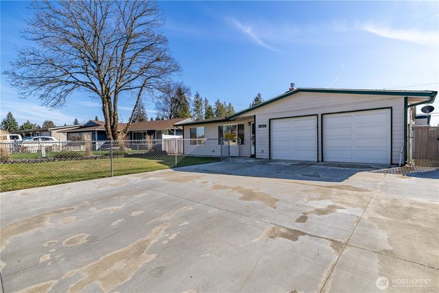 14215 SE 259th Place, Kent, WA 98042