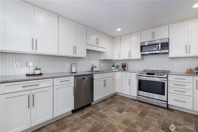 14215 SE 259th Place, Kent, WA 98042