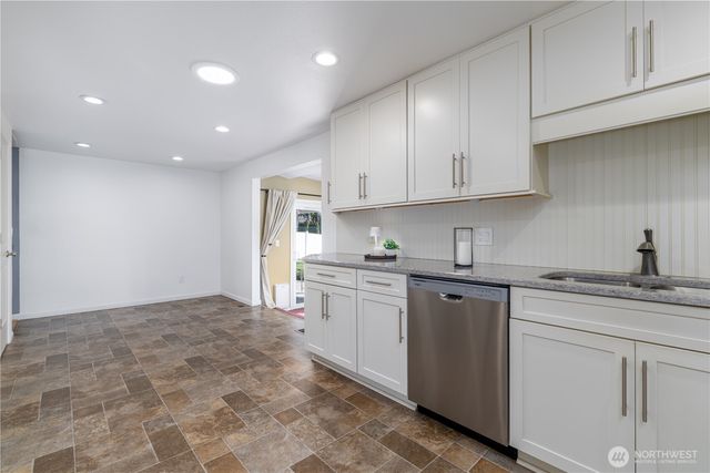 14215 SE 259th Place, Kent, WA 98042