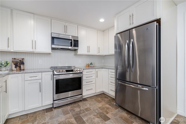 14215 SE 259th Place, Kent, WA 98042