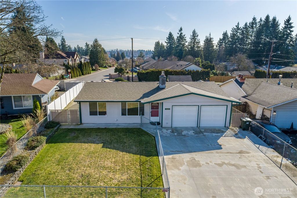 14215 SE 259th Place, Kent, WA 98042
