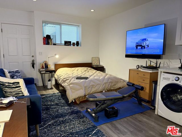 4211 Franklin Avenue, Los Angeles, CA 90027