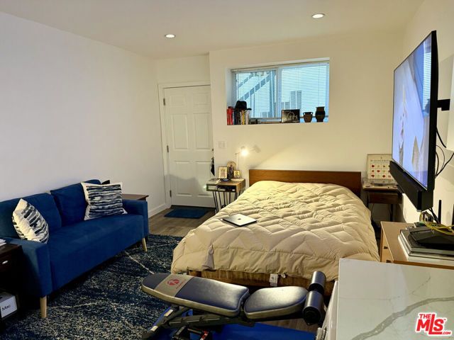 4211 Franklin Avenue, Los Angeles, CA 90027