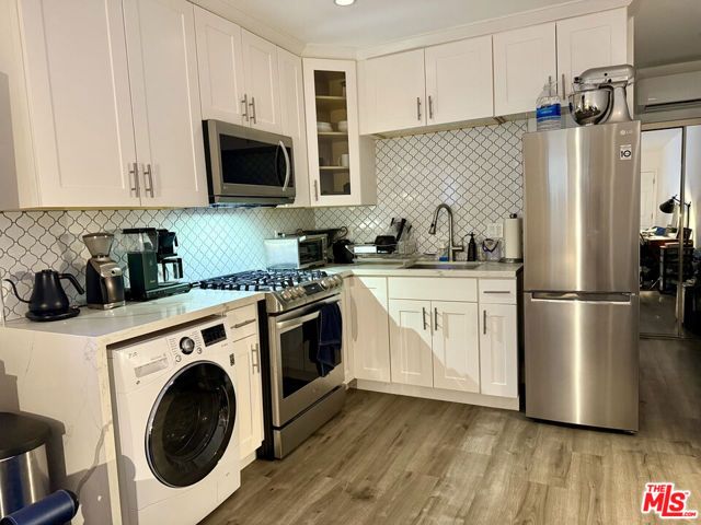 4211 Franklin Avenue, Los Angeles, CA 90027