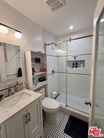 4211 Franklin Avenue, Los Angeles, CA 90027