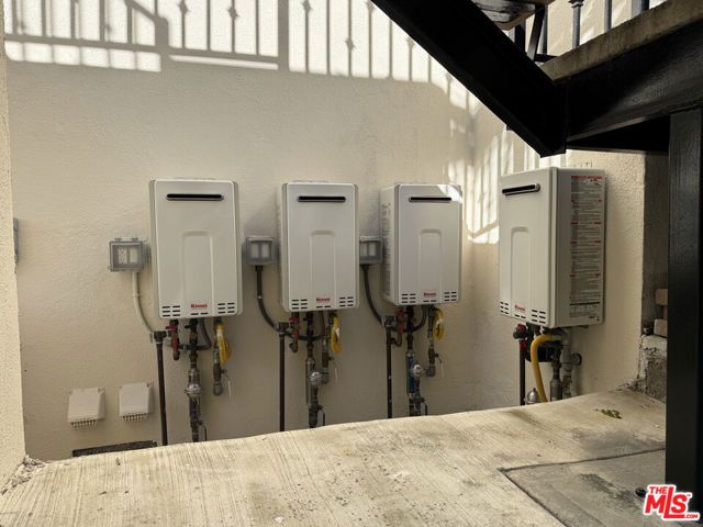 4211 Franklin Avenue, Los Angeles, CA 90027