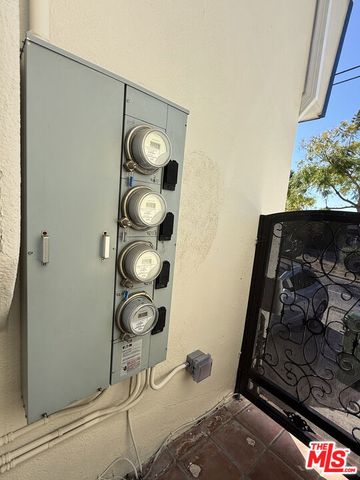 4211 Franklin Avenue, Los Angeles, CA 90027