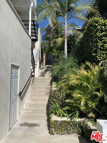 4211 Franklin Avenue, Los Angeles, CA 90027