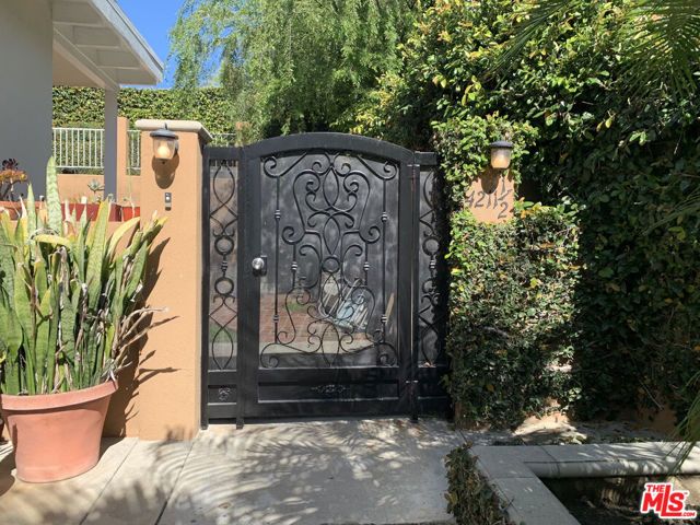 4211 Franklin Avenue, Los Angeles, CA 90027