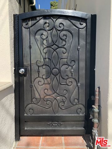 4211 Franklin Avenue, Los Angeles, CA 90027