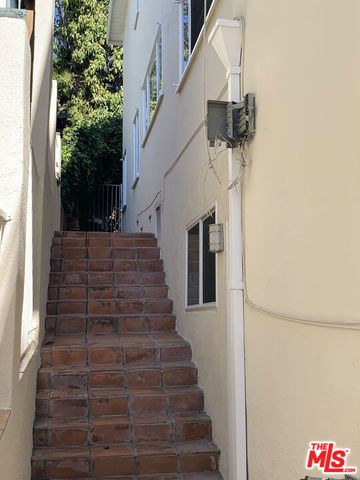 4211 Franklin Avenue, Los Angeles, CA 90027