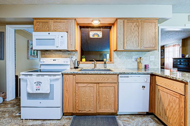 865 Bleemel Ln, Mt Washington, KY 40047