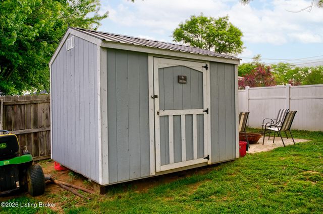 865 Bleemel Ln, Mt Washington, KY 40047