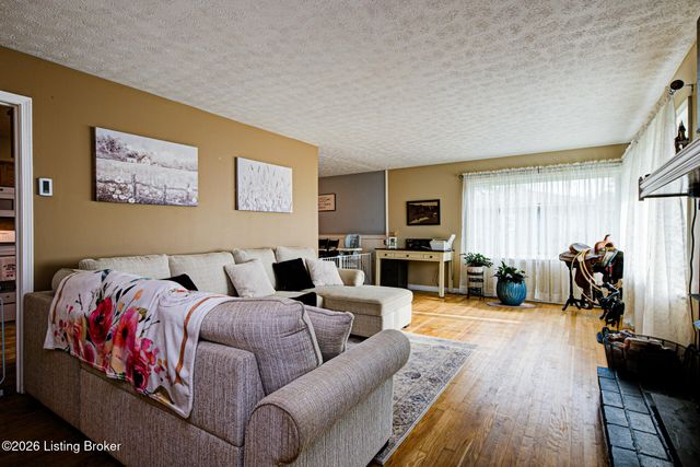 865 Bleemel Ln, Mt Washington, KY 40047