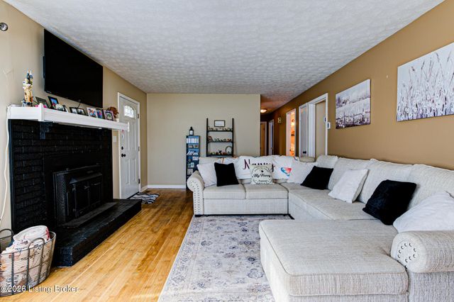 865 Bleemel Ln, Mt Washington, KY 40047