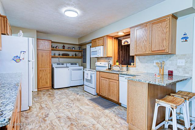 865 Bleemel Ln, Mt Washington, KY 40047