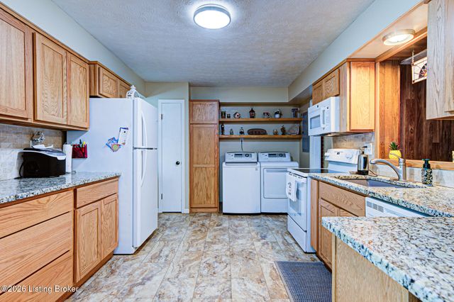 865 Bleemel Ln, Mt Washington, KY 40047