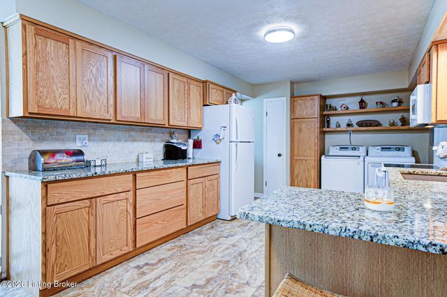 865 Bleemel Ln, Mt Washington, KY 40047