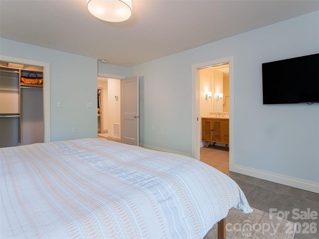 17 Beaverdam Court, Asheville, NC 28804