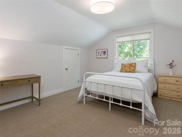 17 Beaverdam Court, Asheville, NC 28804