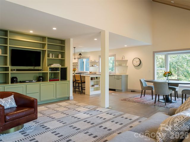 17 Beaverdam Court, Asheville, NC 28804