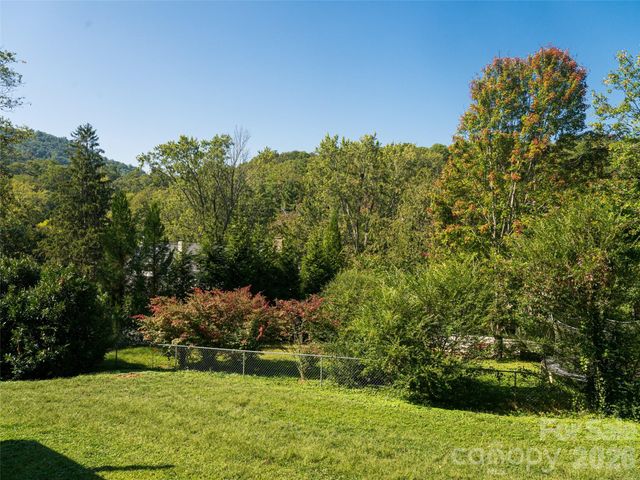 17 Beaverdam Court, Asheville, NC 28804