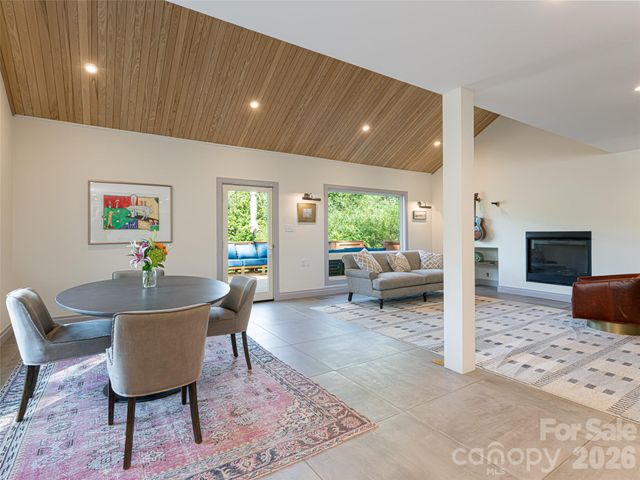 17 Beaverdam Court, Asheville, NC 28804