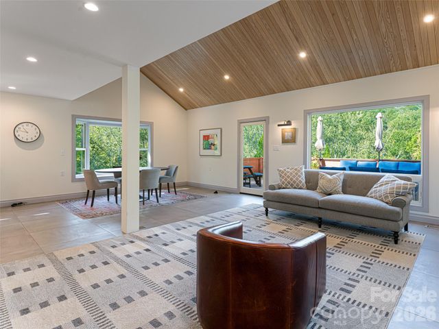 17 Beaverdam Court, Asheville, NC 28804