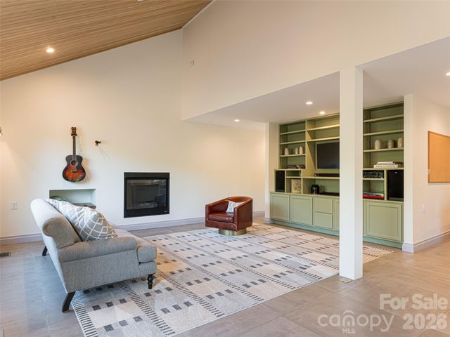 17 Beaverdam Court, Asheville, NC 28804