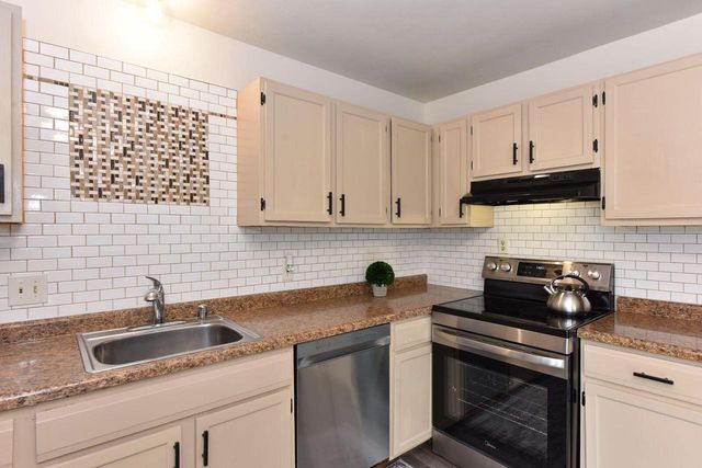 6081 W Calumet ROAD, Milwaukee, WI 53223