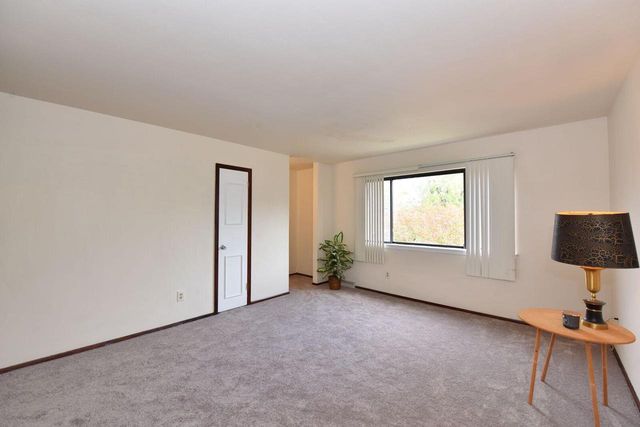 6081 W Calumet ROAD, Milwaukee, WI 53223