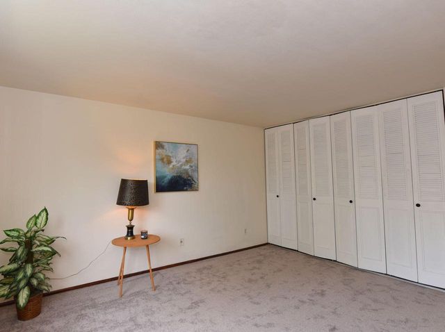 6081 W Calumet ROAD, Milwaukee, WI 53223