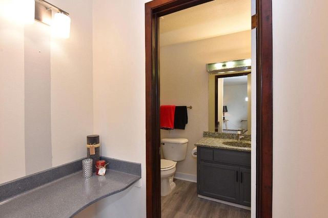 6081 W Calumet ROAD, Milwaukee, WI 53223