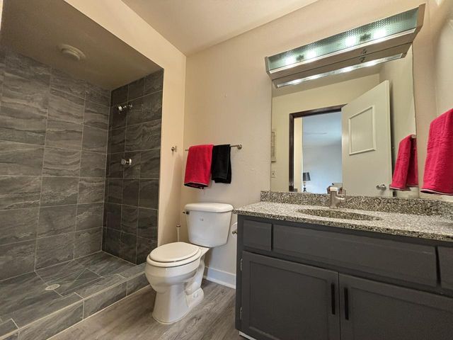 6081 W Calumet ROAD, Milwaukee, WI 53223