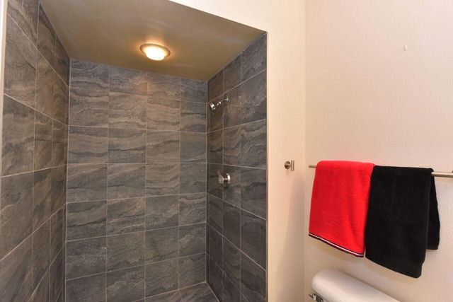 6081 W Calumet ROAD, Milwaukee, WI 53223