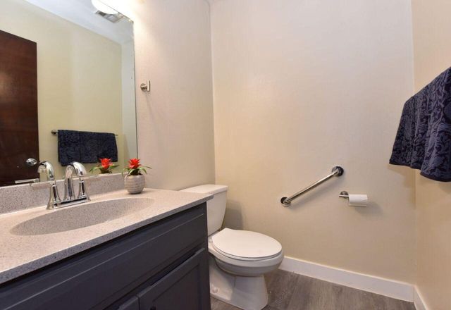 6081 W Calumet ROAD, Milwaukee, WI 53223