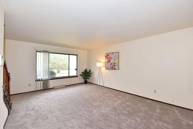 6081 W Calumet ROAD, Milwaukee, WI 53223