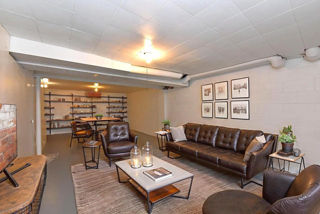 6081 W Calumet ROAD, Milwaukee, WI 53223