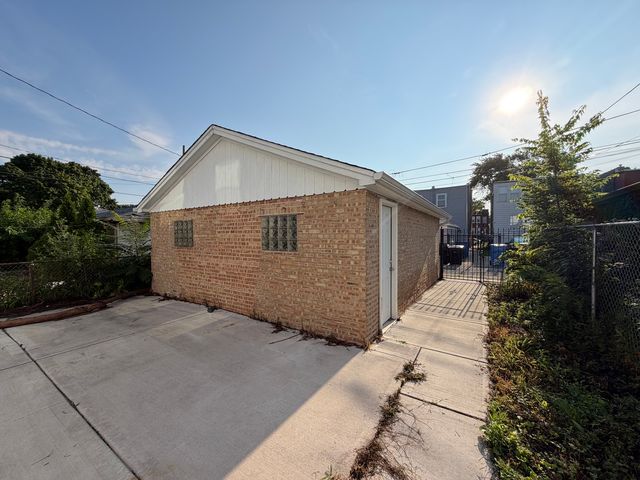 1749 N Meade Avenue, Chicago, IL 60639