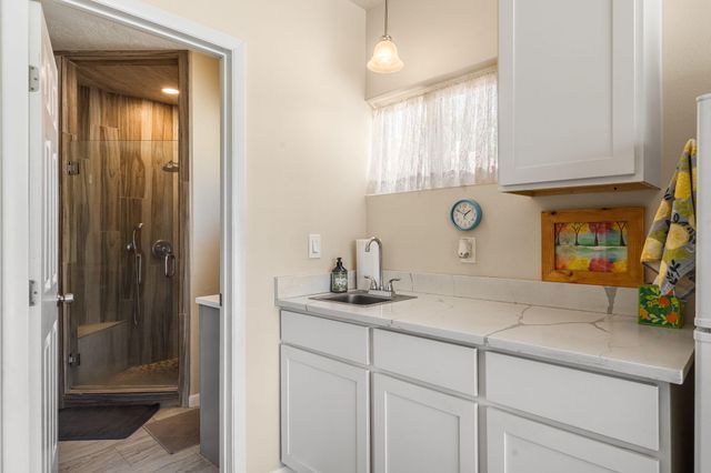 2717 Mesilla Street NE, Albuquerque, NM 87110