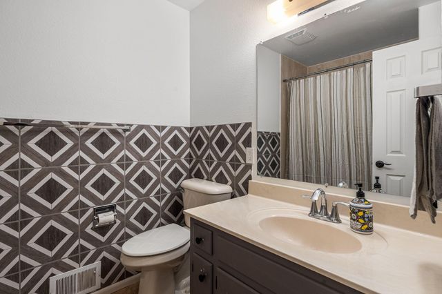 2717 Mesilla Street NE, Albuquerque, NM 87110